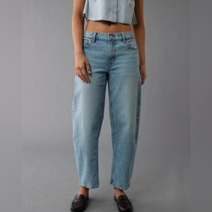 American Eagle Barrel Leg Jeans - Light Wash